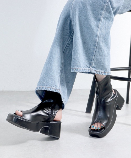 LOVEHUNTER(ラブハンター)の「+7cm スクエア厚底ショートブーツサンダル(サンダル・レディース・ブラック/アイボリー/アイボリー系1/ブラック系1・LL/S/M/L)」の21枚目の写真