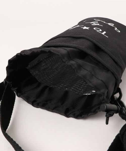 To b. by agnes b.（トゥービーバイアニエスベー）の「WU50 BOTTLE HOLDER マルチボトルホルダー（バックパック/リュック・レディース・ブラック・FREE）」の2枚目の写真