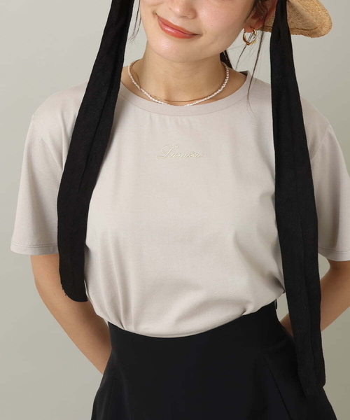 a.v.v(アーヴェヴェ)の「プチロゴ刺繍Tシャツ(Tシャツ/カットソー・レディース・ライトグレー/ホワイト/ブラック・34/36/40/38/42)」の1枚目の写真