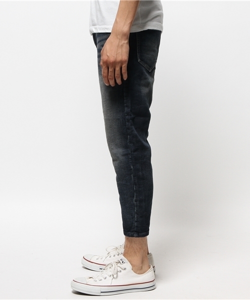 AZUL by moussy（アズールバイマウジー）の「クロップドスキニードビーデニムパンツSW濃色（その他パンツ・メンズ・ブルー・SMALL/LARGE/X-SMALL/X-LARGE/MEDIUM）」の2枚目の写真