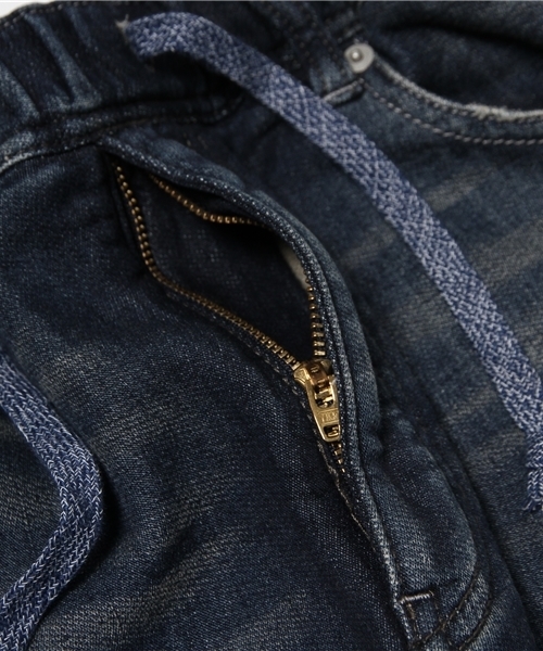 AZUL by moussy（アズールバイマウジー）の「クロップドスキニードビーデニムパンツSW濃色（その他パンツ・メンズ・ブルー・SMALL/LARGE/X-SMALL/X-LARGE/MEDIUM）」の11枚目の写真