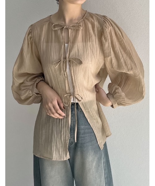 Re:EDIT（リエディ）の「[華奢見えが叶う]2WAY無地orフロッキードット柄シアー楊柳ボリュームスリーブブラウス（シャツ/ブラウス・レディース・ホワイト/ブラック/イエロー/ブルー/ホワイト系その他/ブラック系その他/ベージュ/ブラック系その他2・MEDIUM/LARGE）」の9枚目の写真