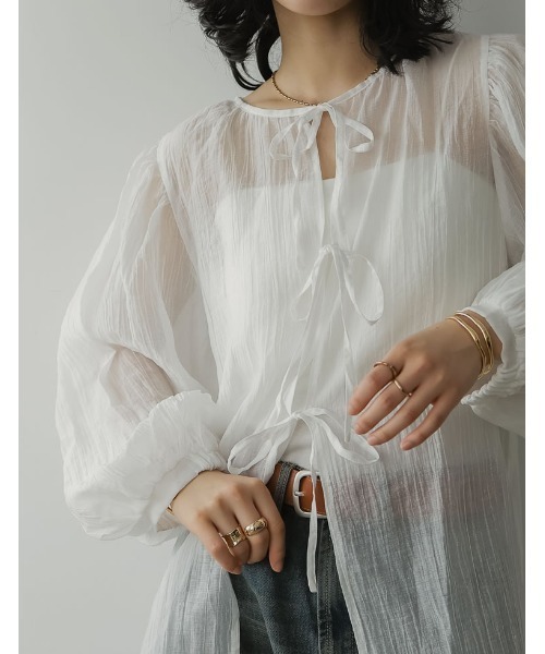 Re:EDIT（リエディ）の「[華奢見えが叶う]2WAY無地orフロッキードット柄シアー楊柳ボリュームスリーブブラウス（シャツ/ブラウス・レディース・ホワイト/ブラック/イエロー/ブルー/ホワイト系その他/ブラック系その他/ベージュ/ブラック系その他2・MEDIUM/LARGE）」の19枚目の写真