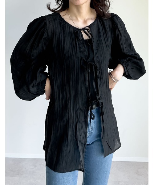 Re:EDIT（リエディ）の「[華奢見えが叶う]2WAY無地orフロッキードット柄シアー楊柳ボリュームスリーブブラウス（シャツ/ブラウス・レディース・ホワイト/ブラック/イエロー/ブルー/ホワイト系その他/ブラック系その他/ベージュ/ブラック系その他2・MEDIUM/LARGE）」の12枚目の写真