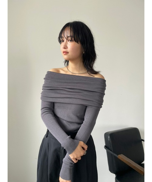 HANNE(アン)の「オフショルダーニットトップス(ニット/セーター・レディース・グレー/アイボリー/ブラック/カーキ/ライトグレー・FREE)」の22枚目の写真