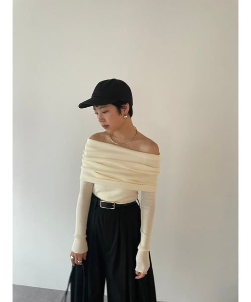 HANNE(アン)の「オフショルダーニットトップス(ニット/セーター・レディース・グレー/アイボリー/ブラック/カーキ/ライトグレー・FREE)」の6枚目の写真