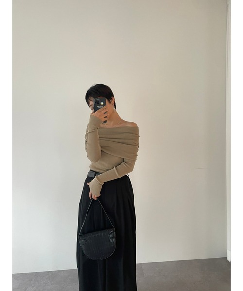 HANNE(アン)の「オフショルダーニットトップス(ニット/セーター・レディース・グレー/アイボリー/ブラック/カーキ/ライトグレー・FREE)」の17枚目の写真