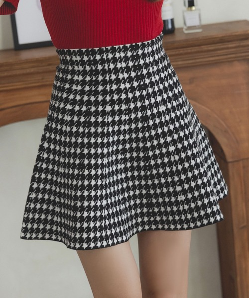 Julia Boutique(ジュリアブティック)の「フレアミニ丈ニットスカート/23535(スカート・レディース・ブラック/チャコール/ハウンドトゥース・ONE)」の3枚目の写真