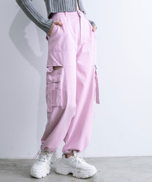 OLIVE des OLIVE（オリーブデオリーブ）の「【WEB限定カラー有】サイドスリットベルトカーゴパンツ　1032020110（カーゴパンツ・レディース・オフホワイト/サックスブルー/ブラック/ラベンダー/チャコールグレー・FREE）」の5枚目の写真