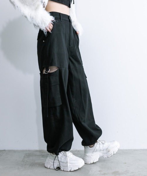 OLIVE des OLIVE（オリーブデオリーブ）の「【WEB限定カラー有】サイドスリットベルトカーゴパンツ　1032020110（カーゴパンツ・レディース・オフホワイト/サックスブルー/ブラック/ラベンダー/チャコールグレー・FREE）」の3枚目の写真