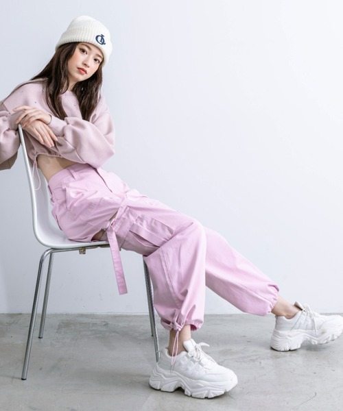 OLIVE des OLIVE（オリーブデオリーブ）の「【WEB限定カラー有】サイドスリットベルトカーゴパンツ　1032020110（カーゴパンツ・レディース・オフホワイト/サックスブルー/ブラック/ラベンダー/チャコールグレー・FREE）」の7枚目の写真