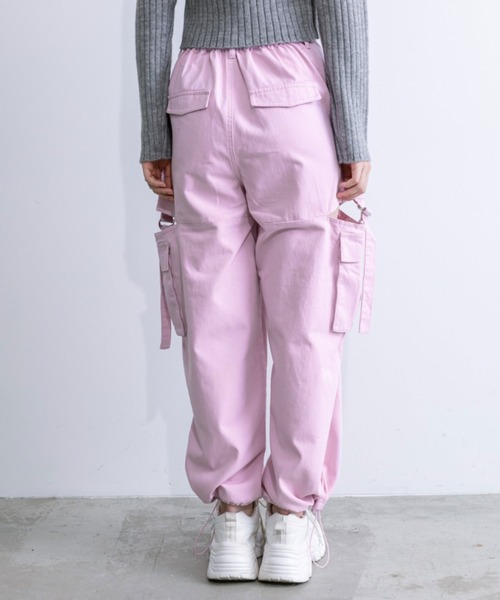 OLIVE des OLIVE（オリーブデオリーブ）の「【WEB限定カラー有】サイドスリットベルトカーゴパンツ　1032020110（カーゴパンツ・レディース・オフホワイト/サックスブルー/ブラック/ラベンダー/チャコールグレー・FREE）」の10枚目の写真