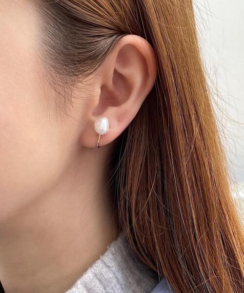 grove(グローブ)の「◆【MADE IN JAPAN】淡水パール1粒イヤリング(イヤリング・レディース・ホワイト・00)」の2枚目の写真