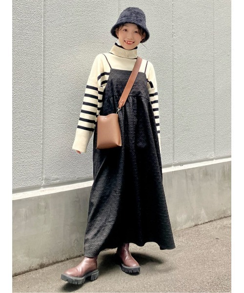 HONEYSUCKLE ROSE（ハニーサックルローズ）の「【HONEYSUCKLE ROSE】膨れジャガードキャミワンピース（ワンピース・レディース・ブラック/オフホワイト・フリー）」の11枚目の写真