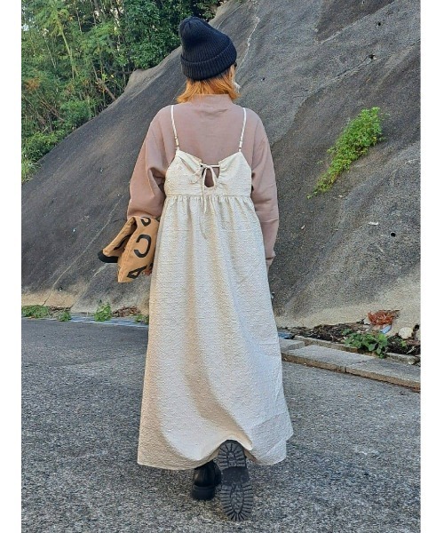 HONEYSUCKLE ROSE（ハニーサックルローズ）の「【HONEYSUCKLE ROSE】膨れジャガードキャミワンピース（ワンピース・レディース・ブラック/オフホワイト・フリー）」の6枚目の写真