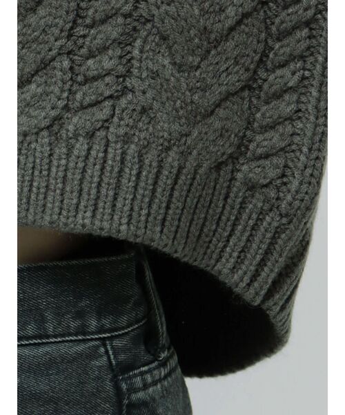 Ungrid(アングリッド)の「ショートケーブルニット(ニット/セーター・レディース・チャコールグレー/アイボリー/ブラウン・FREE)」の11枚目の写真