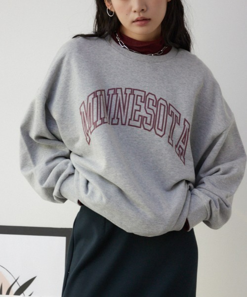 AZUL by moussy（アズールバイマウジー）の「プリント起毛プルオーバー（スウェット・レディース・ブルー/杢グレー/ダークグレー・FREE）」の3枚目の写真