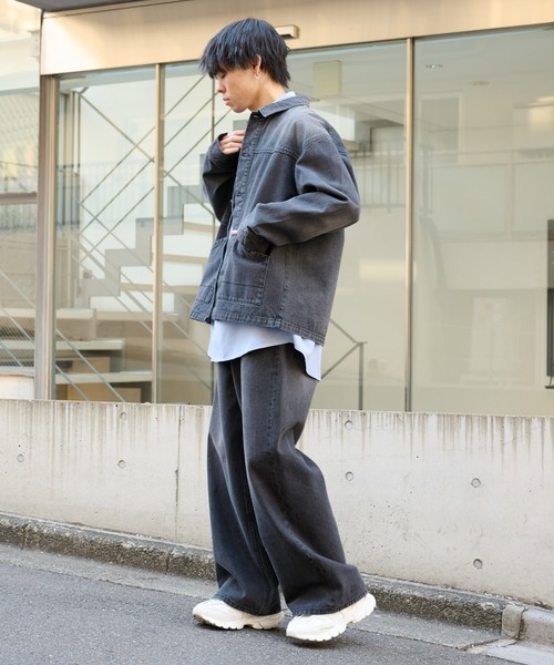 COLONY 2139（コロニートゥーワンスリーナイン）の「ブラッシュドデニムカバーオール（デニムジャケット・メンズ・ブラック/サックスブルー・MEDIUM/LARGE）」の13枚目の写真