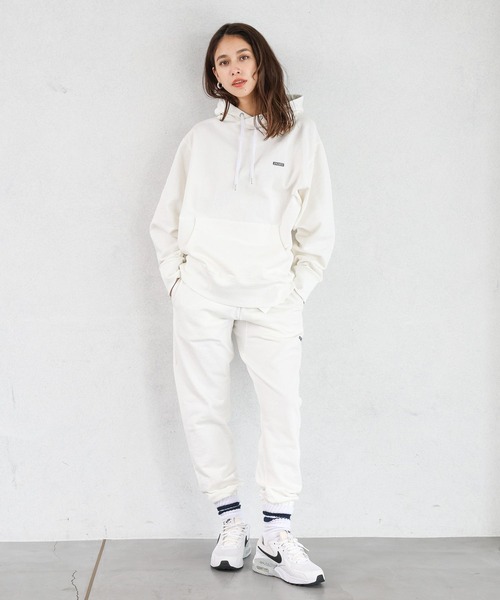 HEREIAM（ヘレイアム）の「【HEREIAM】ワッペンロゴパンツ（スウェットパンツ・レディース・ブラック/ホワイト・MEDIUM/SMALL）」の4枚目の写真