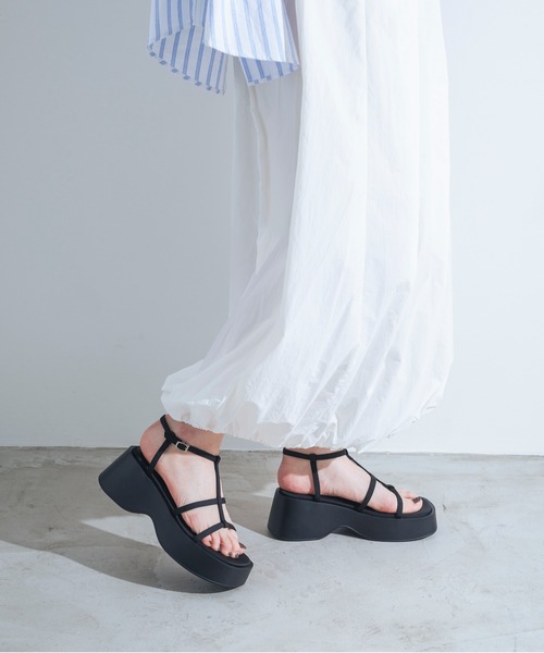 EVOL（イーボル）の「XSからLLまで豊富なサイズ展開【EVOL】Tストラップスクエア厚底サンダル IW5406（サンダル・レディース・ブラック/シルバー/アイボリー・XS/L/M/S/LL）」の8枚目の写真