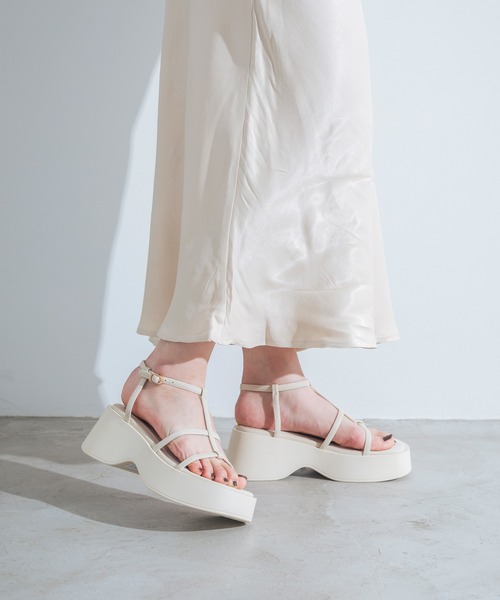 EVOL（イーボル）の「XSからLLまで豊富なサイズ展開【EVOL】Tストラップスクエア厚底サンダル IW5406（サンダル・レディース・ブラック/シルバー/アイボリー・XS/L/M/S/LL）」の5枚目の写真