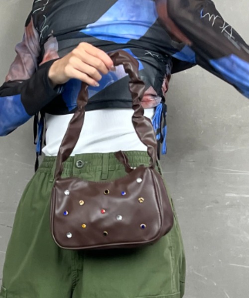 ｔｏｌｅｎｅ（トレネ）の「スタッズ付き フェイクレザーワンハンドル くしゅくしゅ ギャザーハンドバッグ（ハンドバッグ・レディース・ホワイト/ブラウン/グリーン・ONE SIZE）」の2枚目の写真