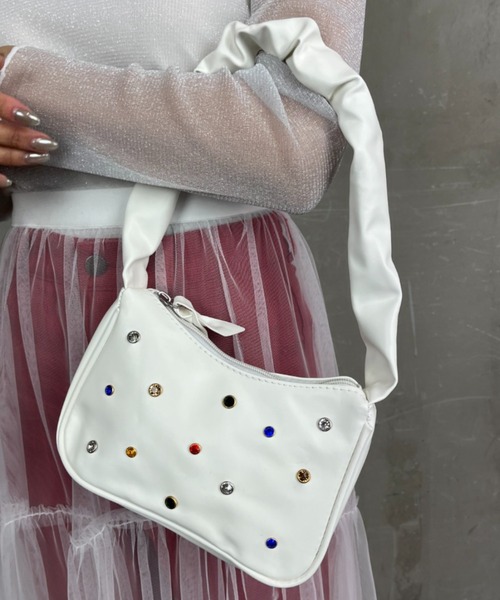 ｔｏｌｅｎｅ（トレネ）の「スタッズ付き フェイクレザーワンハンドル くしゅくしゅ ギャザーハンドバッグ（ハンドバッグ・レディース・ホワイト/ブラウン/グリーン・ONE SIZE）」の4枚目の写真