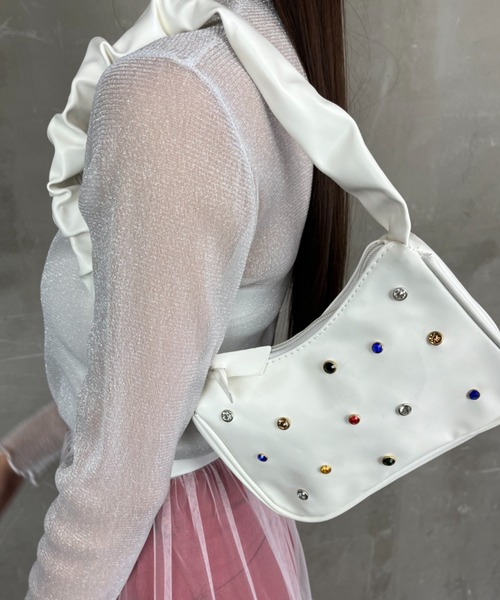 ｔｏｌｅｎｅ（トレネ）の「スタッズ付き フェイクレザーワンハンドル くしゅくしゅ ギャザーハンドバッグ（ハンドバッグ・レディース・ホワイト/ブラウン/グリーン・ONE SIZE）」の5枚目の写真