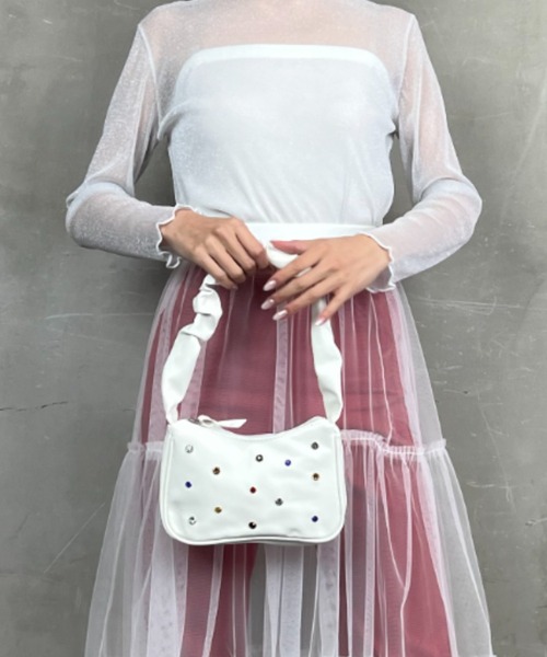 ｔｏｌｅｎｅ（トレネ）の「スタッズ付き フェイクレザーワンハンドル くしゅくしゅ ギャザーハンドバッグ（ハンドバッグ・レディース・ホワイト/ブラウン/グリーン・ONE SIZE）」の6枚目の写真