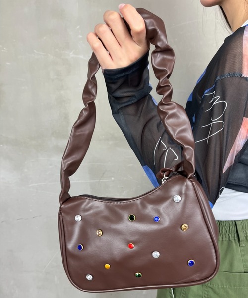 ｔｏｌｅｎｅ（トレネ）の「スタッズ付き フェイクレザーワンハンドル くしゅくしゅ ギャザーハンドバッグ（ハンドバッグ・レディース・ホワイト/ブラウン/グリーン・ONE SIZE）」の8枚目の写真