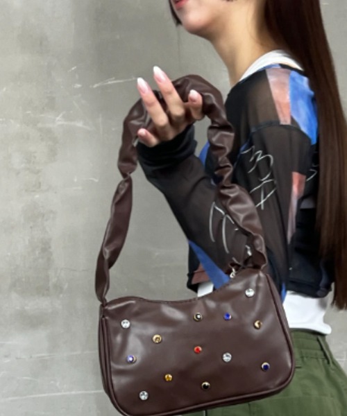 ｔｏｌｅｎｅ（トレネ）の「スタッズ付き フェイクレザーワンハンドル くしゅくしゅ ギャザーハンドバッグ（ハンドバッグ・レディース・ホワイト/ブラウン/グリーン・ONE SIZE）」の12枚目の写真