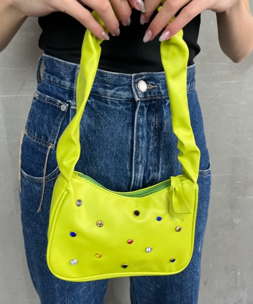 ｔｏｌｅｎｅ（トレネ）の「スタッズ付き フェイクレザーワンハンドル くしゅくしゅ ギャザーハンドバッグ（ハンドバッグ・レディース・ホワイト/ブラウン/グリーン・ONE SIZE）」の13枚目の写真