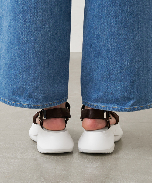 LE TALON(ルタロン)の「GRISE UTILITYベルテッドサンダル(サンダル・レディース・ブラウン/ブラック×ブラック/アイボリー・SMALL/MEDIUM/LARGE/X-LARGE)」の16枚目の写真