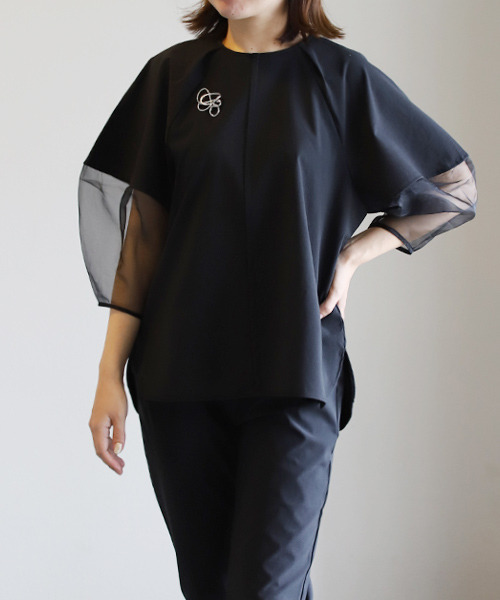 REAL CUBE（リアルキューブ）の「ランタンスリーブシアー切替えブラウス（シャツ/ブラウス・レディース・ブラック/ベージュ/オリーブ・M）」の2枚目の写真