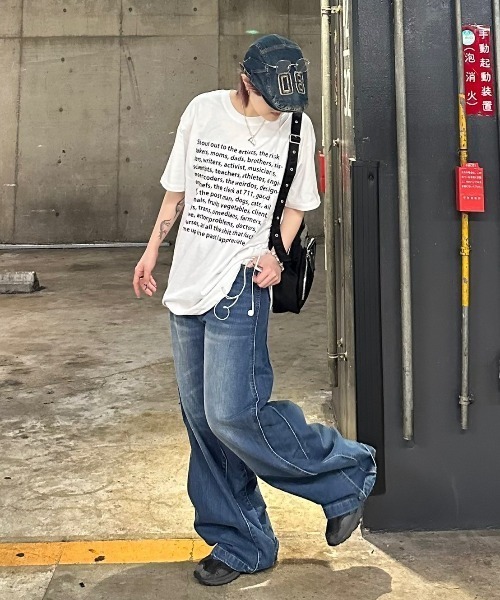 Chikashitsu +（チカシツプラス）の「【Chikashitsu +】logo lettering t-shirt / 【チカシツプラス】ロゴレタリングプリント半袖Tシャツ（Tシャツ/カットソー・メンズ・ホワイト/ブラック・ONE SIZE）」の2枚目の写真