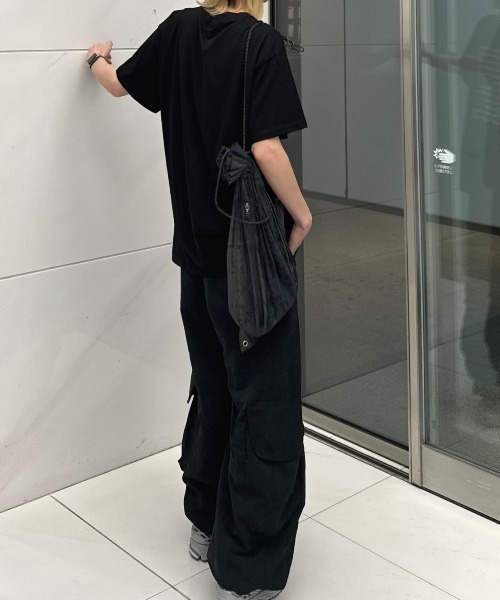 Chikashitsu +（チカシツプラス）の「【Chikashitsu +】logo lettering t-shirt / 【チカシツプラス】ロゴレタリングプリント半袖Tシャツ（Tシャツ/カットソー・メンズ・ホワイト/ブラック・ONE SIZE）」の8枚目の写真