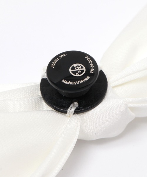 crocs(クロックス)の「CROCS/ホワイトリボンジビッツ(シューズアクセサリー・レディース・その他・0)」の4枚目の写真