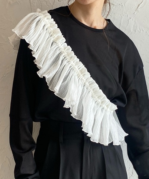 She's Closet（シーズクローゼット）の「ボリュームラメシアー付けフリル/つけ襟/ビスチェ【マルチウェイ】（付け襟・レディース・ホワイト/ブラック/アイボリー/サンドベージュ/ホワイト系その他/ブラック×シルバー/ブラック×ゴールド・FREE）」の2枚目の写真