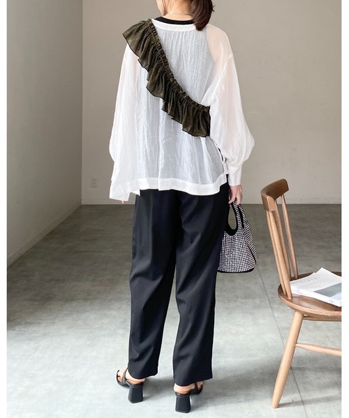 She's Closet（シーズクローゼット）の「ボリュームラメシアー付けフリル/つけ襟/ビスチェ【マルチウェイ】（付け襟・レディース・ホワイト/ブラック/アイボリー/サンドベージュ/ホワイト系その他/ブラック×シルバー/ブラック×ゴールド・FREE）」の12枚目の写真