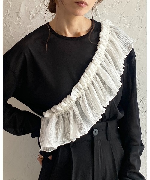 She's Closet（シーズクローゼット）の「ボリュームラメシアー付けフリル/つけ襟/ビスチェ【マルチウェイ】（付け襟・レディース・ホワイト/ブラック/アイボリー/サンドベージュ/ホワイト系その他/ブラック×シルバー/ブラック×ゴールド・FREE）」の10枚目の写真