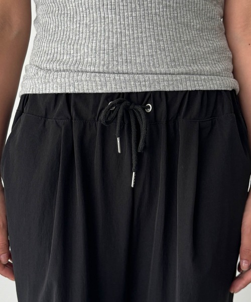 CANAL JEAN（キャナルジーン）の「choice_cnl　ナイロンストレッチイージーパンツ（その他パンツ・レディース・ブラック・MEDIUM/LARGE/X-LARGE）」の12枚目の写真