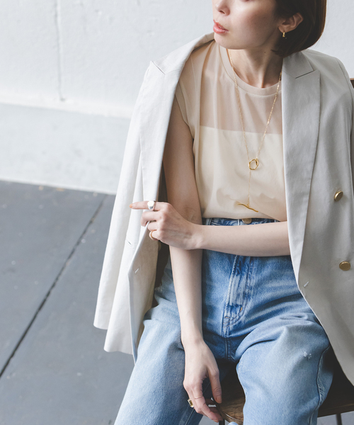 Noble(ノーブル)の「《追加》シアースキニーノースリーブトップス(Tシャツ/カットソー・レディース・チャコールグレー/ブラック/ホワイト/ベージュ・FREE)」の4枚目の写真