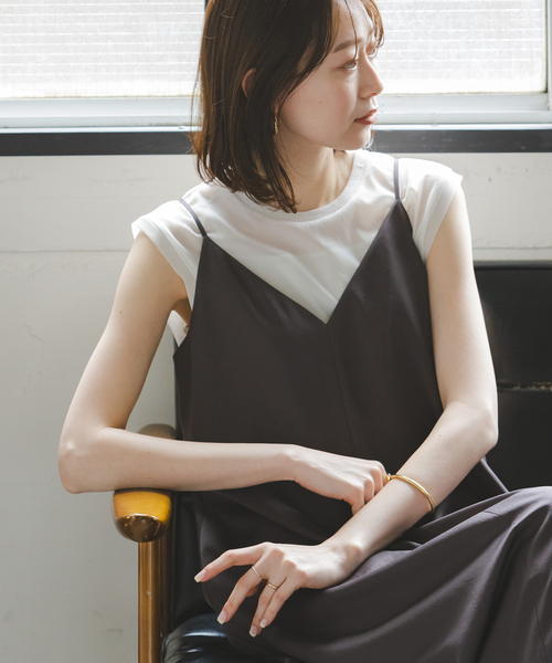 Noble(ノーブル)の「《追加》シアースキニーノースリーブトップス(Tシャツ/カットソー・レディース・チャコールグレー/ブラック/ホワイト/ベージュ・FREE)」の2枚目の写真