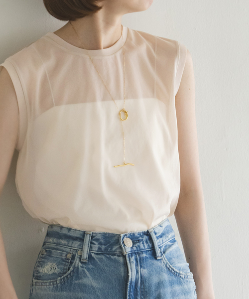 Noble(ノーブル)の「《追加》シアースキニーノースリーブトップス(Tシャツ/カットソー・レディース・チャコールグレー/ブラック/ホワイト/ベージュ・FREE)」の7枚目の写真