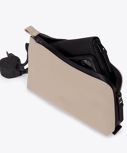 UCON ACROBATICS（ユーコンアクロバティックス）の「【UCON ACROBATICS/ユーコン・アクロバティックス】Otis Mini Shoulder Lotus（ショルダーバッグ・メンズ・ブラック/アイボリー/ラベンダー・FREE）」の9枚目の写真