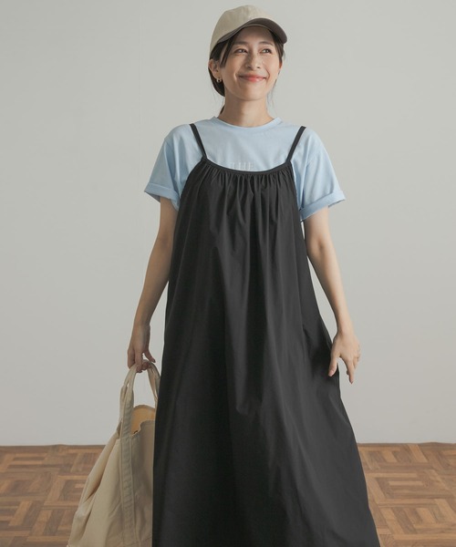 URBAN RESEARCH DOORS(アーバンリサーチドアーズ)の「『UR TECH POLIsh POLI』撥水ギャザーキャミワンピース(ワンピース・レディース・ブラック/ネイビー・MEDIUM)」の4枚目の写真