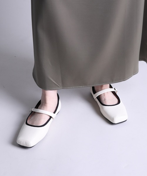 shoes365(シューズスリーシックスファイヴ)の「【shoes365】スクエアトゥのバックル付きパンプス(パンプス・レディース・ブラック/オフホワイト・23.0cm/23.5cm/24.0cm/24.5cm/25.0cm/22.5cm)」の1枚目の写真