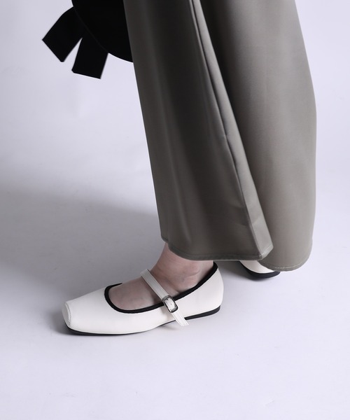 shoes365(シューズスリーシックスファイヴ)の「【shoes365】スクエアトゥのバックル付きパンプス(パンプス・レディース・ブラック/オフホワイト・23.0cm/23.5cm/24.0cm/24.5cm/25.0cm/22.5cm)」の6枚目の写真