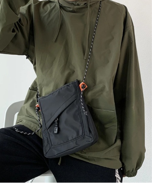 STYLE NUMBER(スタイルナンバー)の「【 STYLE NUMBER / スタイルナンバー 】 マルチ スマホ ショルダー(ショルダーバッグ・レディース・ブラック/ブルーグレー/オフホワイト・FREE)」の1枚目の写真