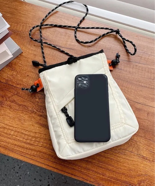 STYLE NUMBER(スタイルナンバー)の「【 STYLE NUMBER / スタイルナンバー 】 マルチ スマホ ショルダー(ショルダーバッグ・レディース・ブラック/ブルーグレー/オフホワイト・FREE)」の6枚目の写真